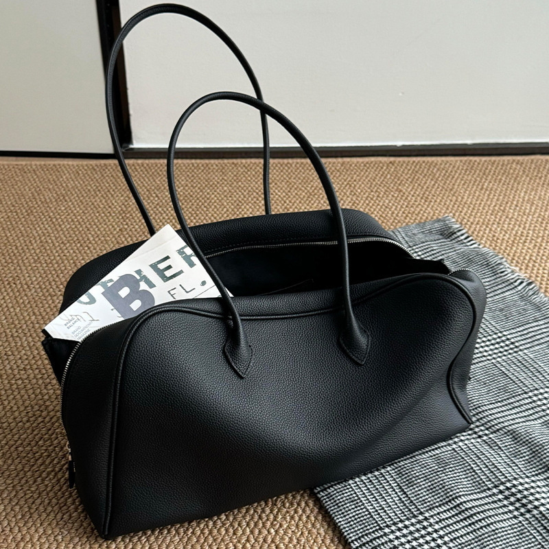 Czarna miękka skórzana torba t – Women Bags 2026 Trends recenzja i cena